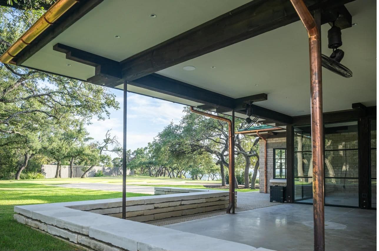 Luna Manor exterior with wide lawn — arrival moment